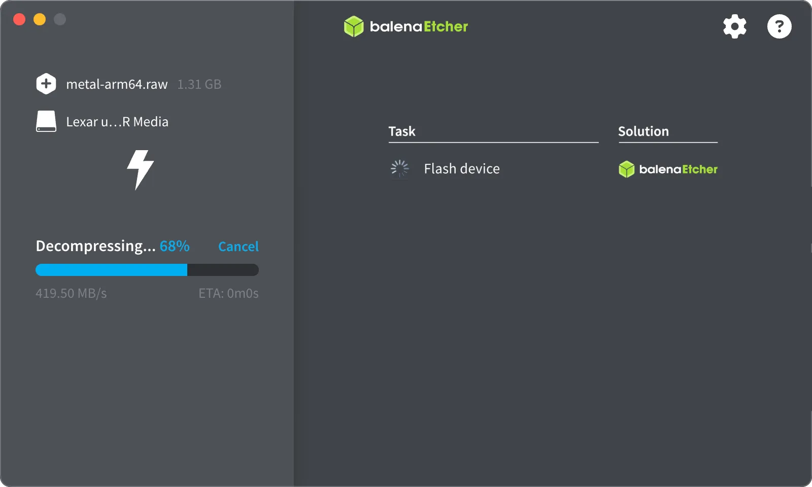 Screenshot of the Balena Etcher application during the image flashing process.